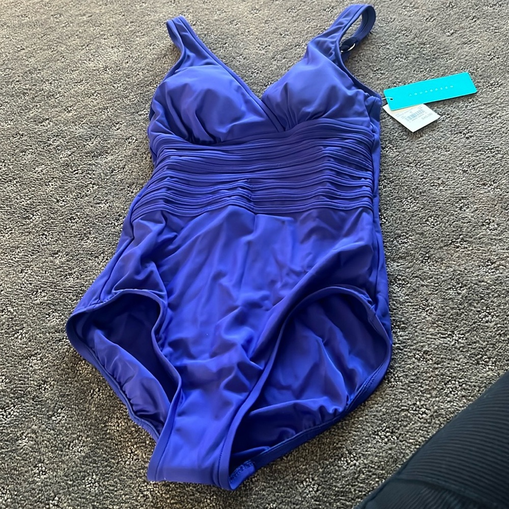 plunge neckline and removable cups and adjustable straps